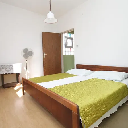 Rooms By The Sea Pasman - 8223